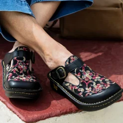 Classic Handicraft Shoe