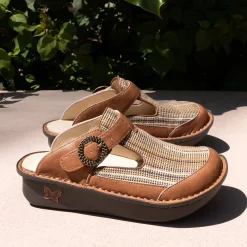 Classic Naturalized Shoe