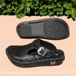 Classic Swirling Black Shoe