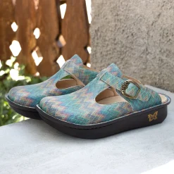 Classic Woven Wonder Shoe