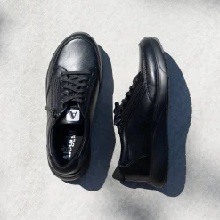 Eazeer Black Out Shoe