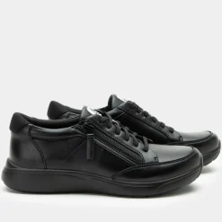 Eazeer Black Out Shoe