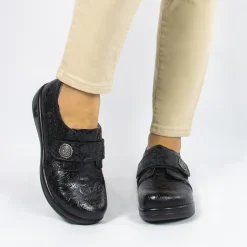 Joleen Tar Tooled Shoe