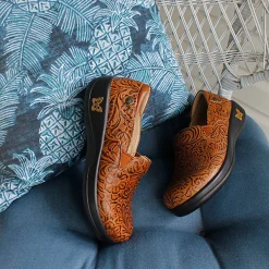 Keli Embossible Tawny Shoe