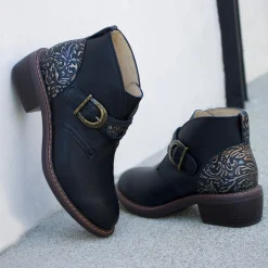 Mikki Showboat Boot