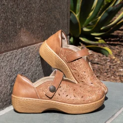 Opheliah Worn Cognac Breeze Shoe