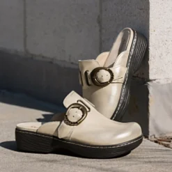 Osmosis Gold Cream Shoe