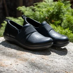 Savvie Black Smooth Shoe