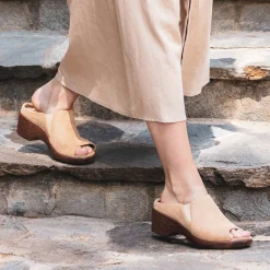 Shilaine Stretch Naturally Sandal