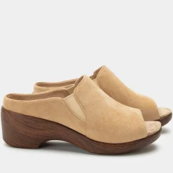 Shilaine Stretch Naturally Sandal