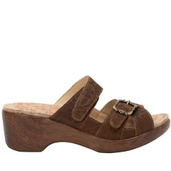 Sierra Delicut Tawny Sandal