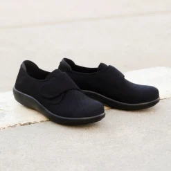 Spright Black Shoe