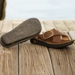 Vanya Oiled Brown Sandal