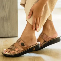 Victoriah Relic Sandal