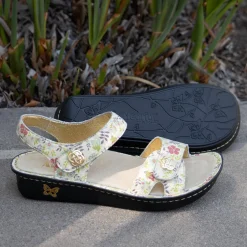 Vienna Good As Gold Sandal