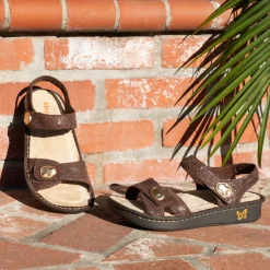 Vienna Swirling Brown Sandal